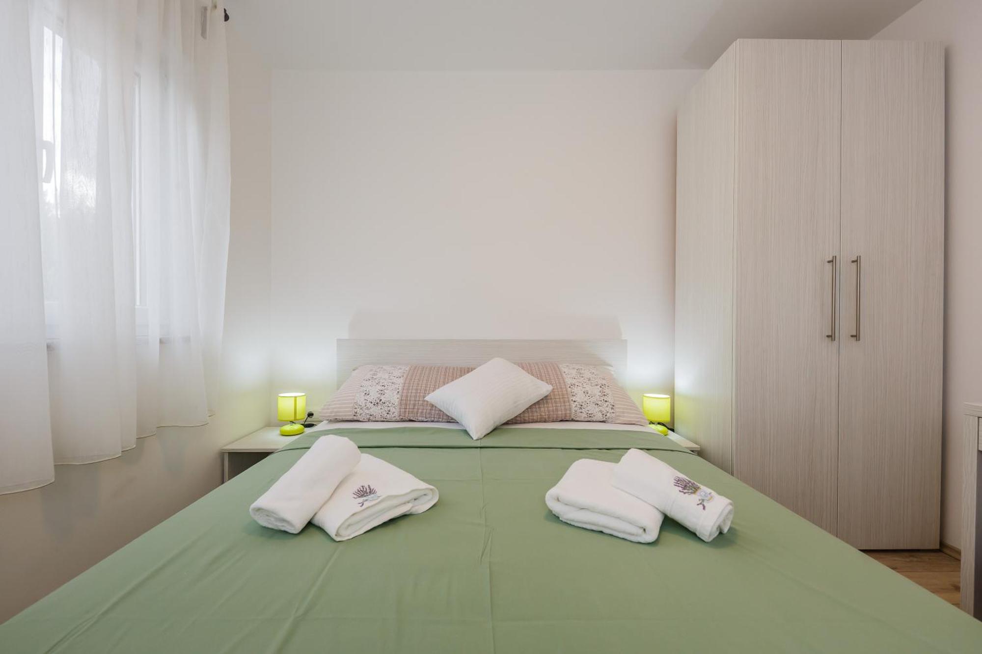 Apartments Mare Трогир Номер фото