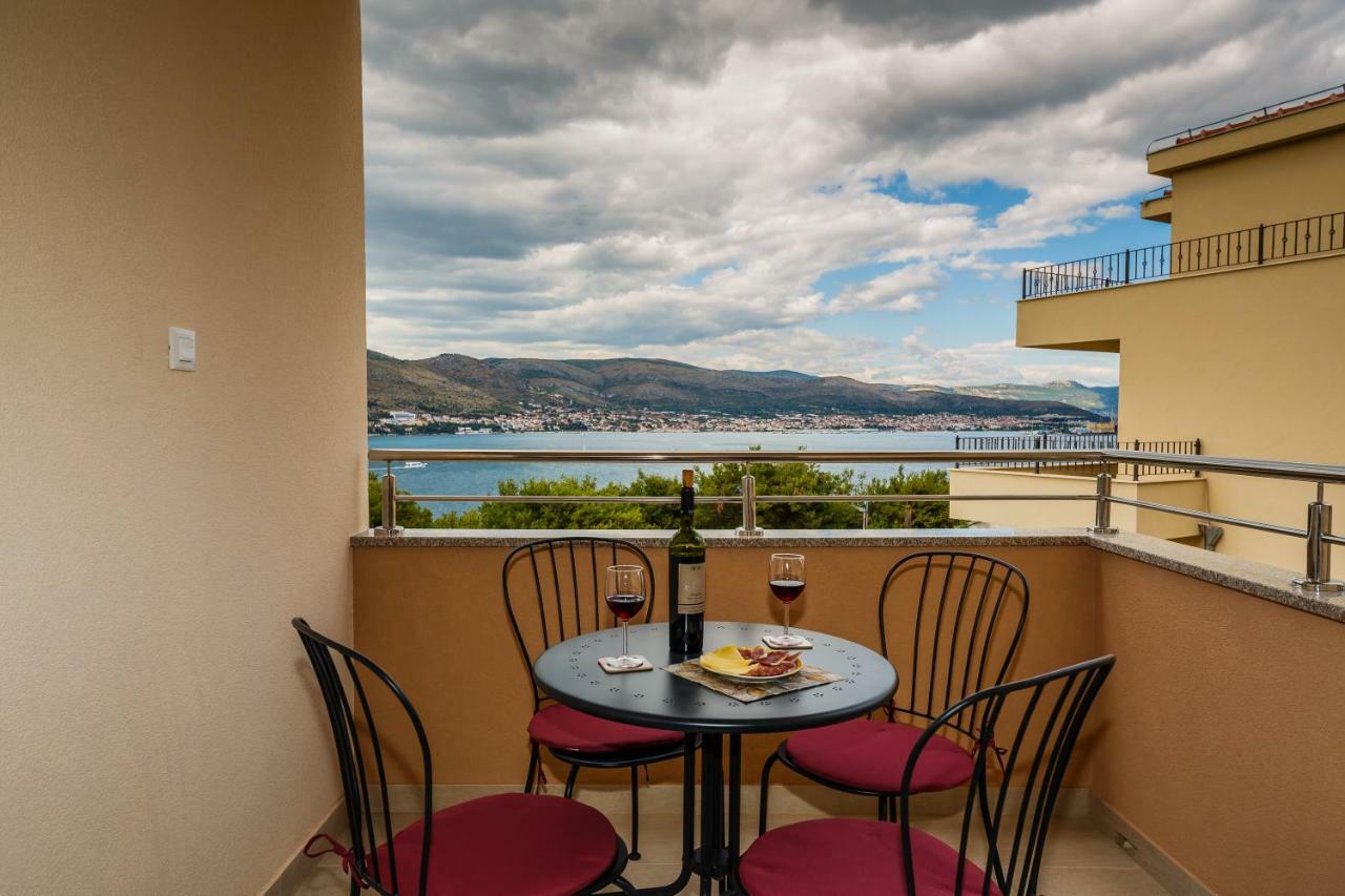 Apartments Mare Трогир Экстерьер фото