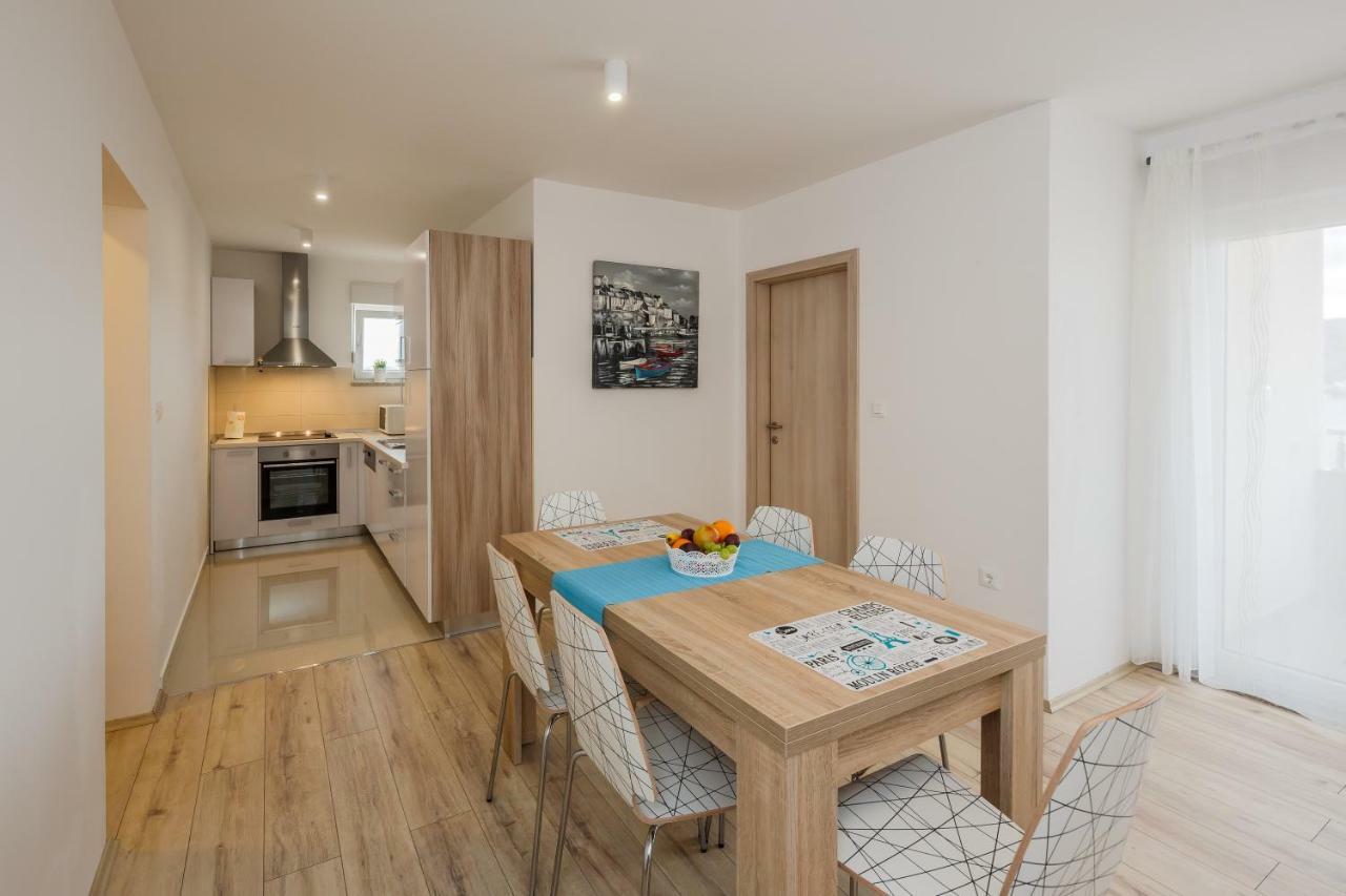 Apartments Mare Трогир Экстерьер фото