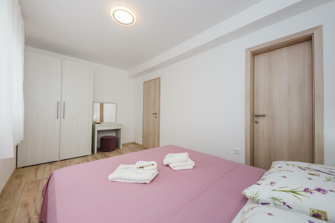 Apartments Mare Трогир Экстерьер фото