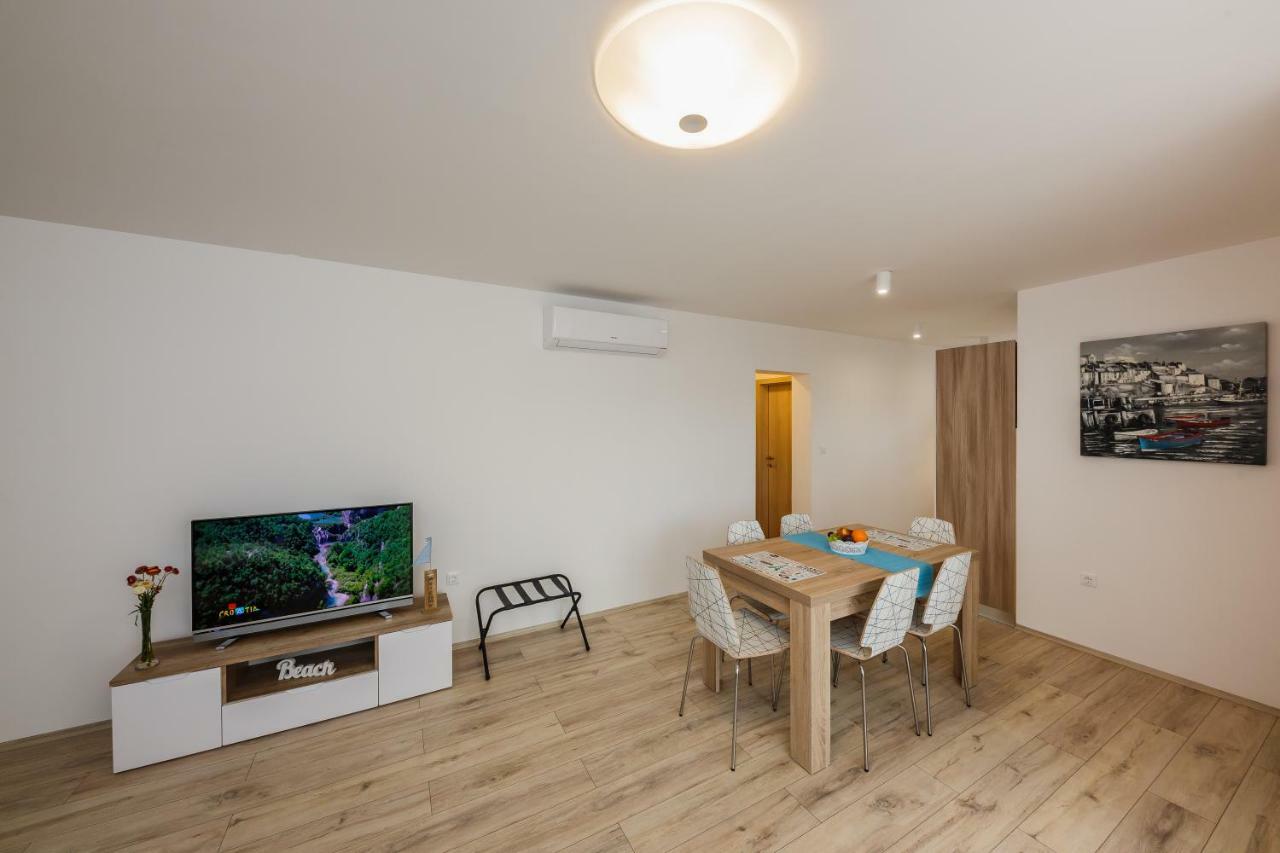 Apartments Mare Трогир Экстерьер фото