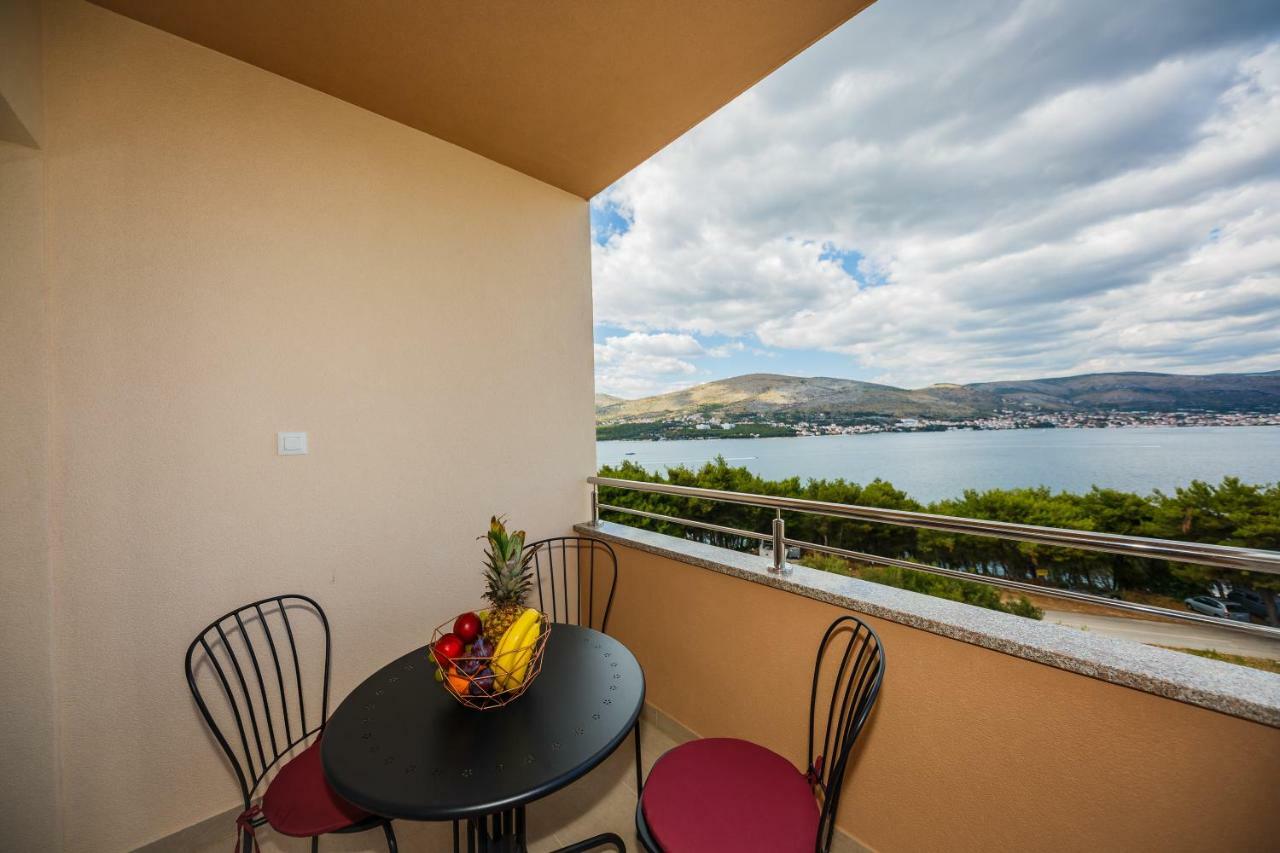 Apartments Mare Трогир Экстерьер фото