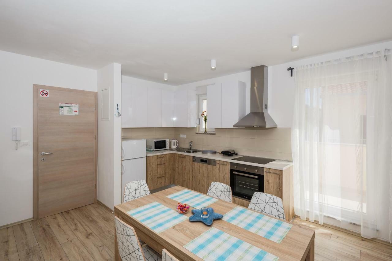 Apartments Mare Трогир Экстерьер фото