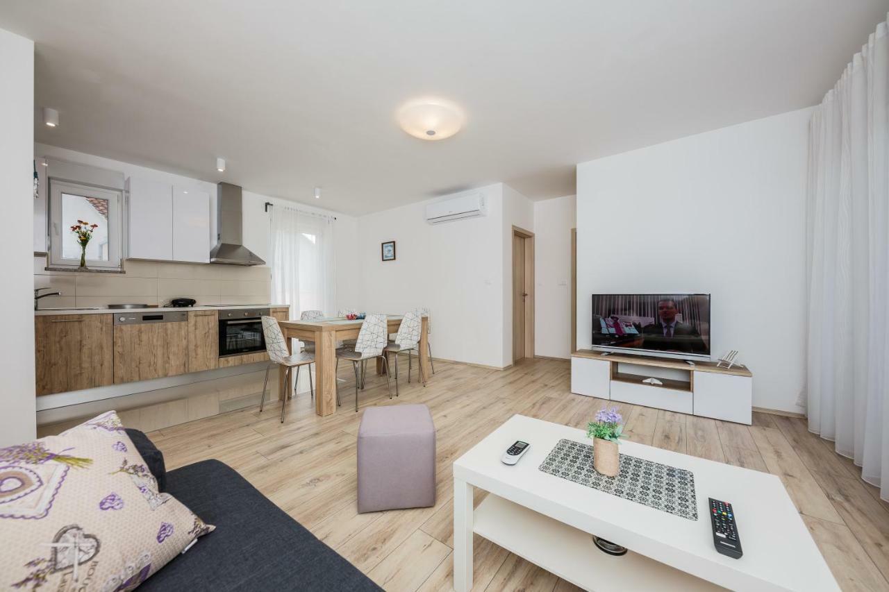 Apartments Mare Трогир Экстерьер фото